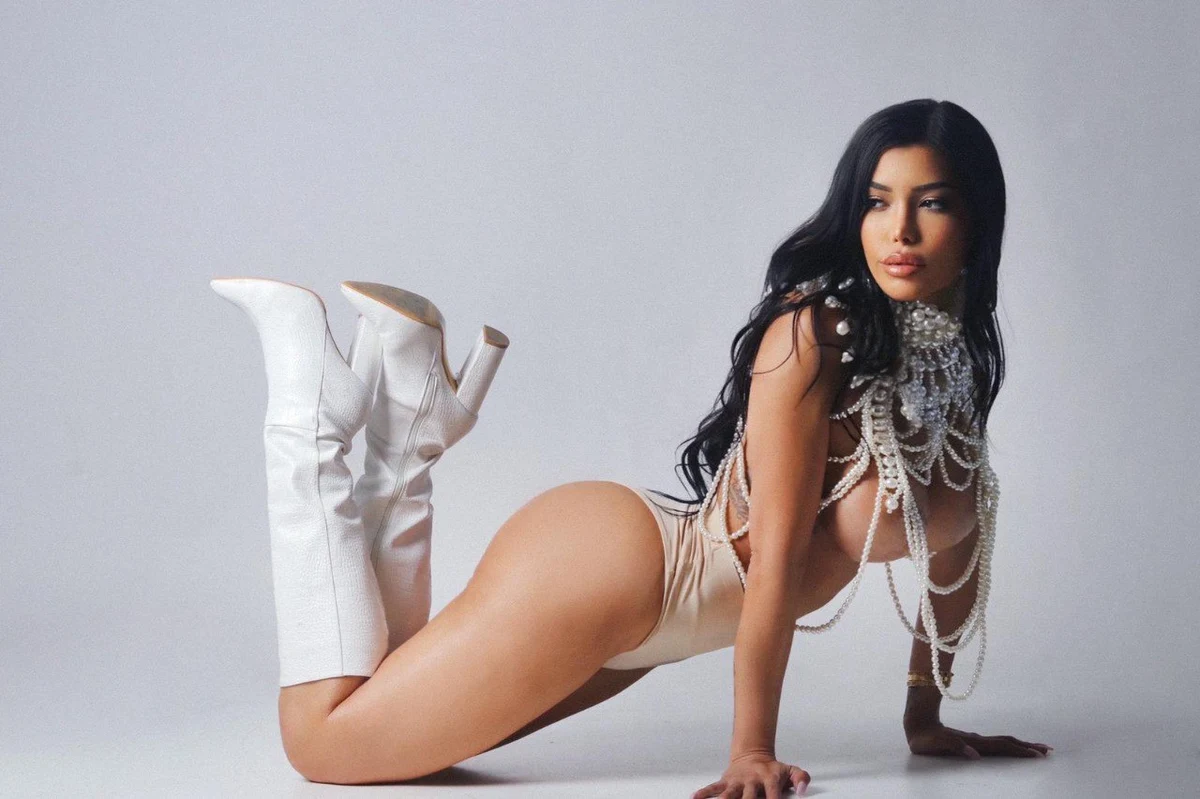 Adriana escort in Hanover