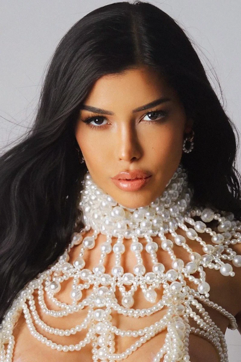 Adriana escort in Hanover