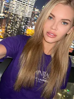 Agata escort in Frankfurt