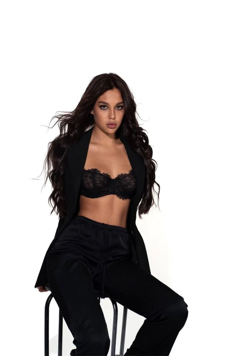 Amina escort in Dresden