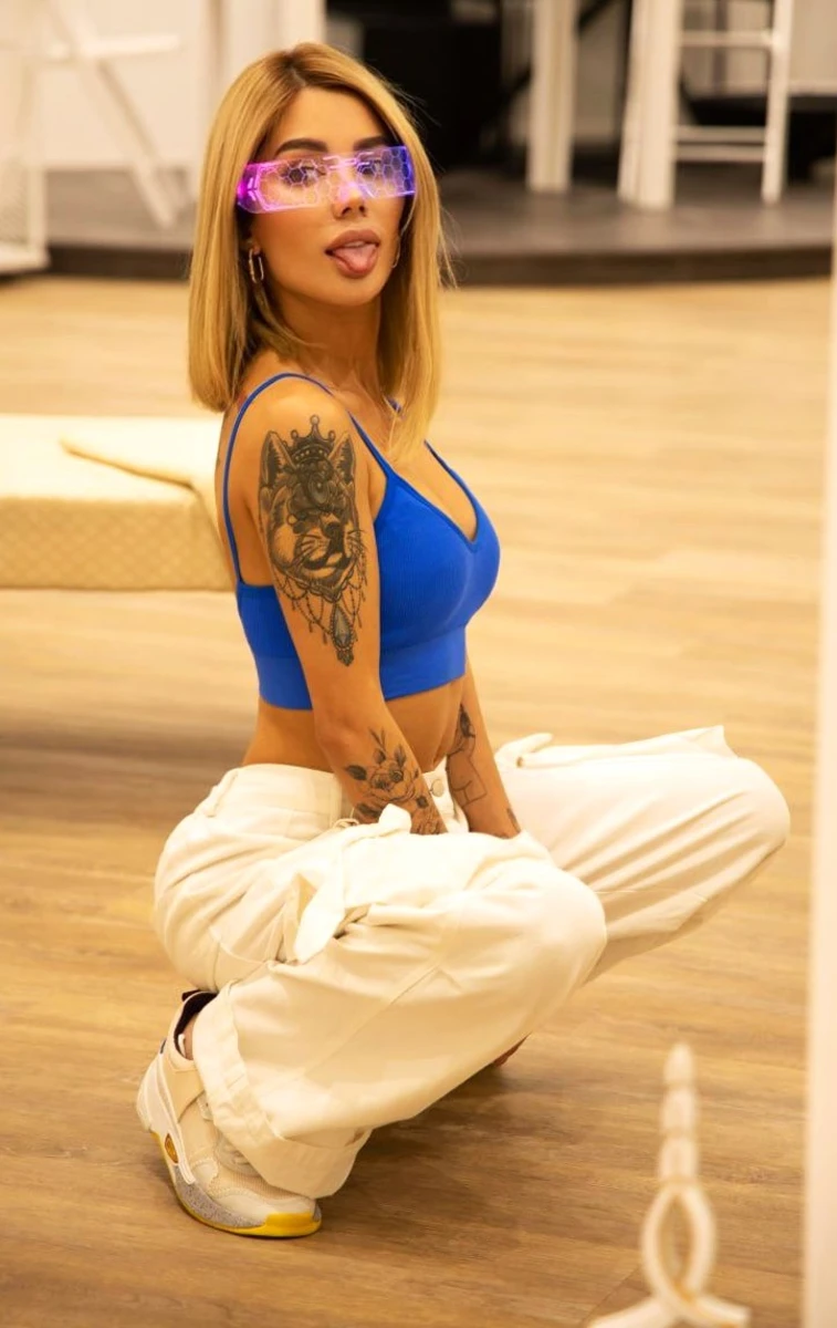 Angela escort in Frankfurt