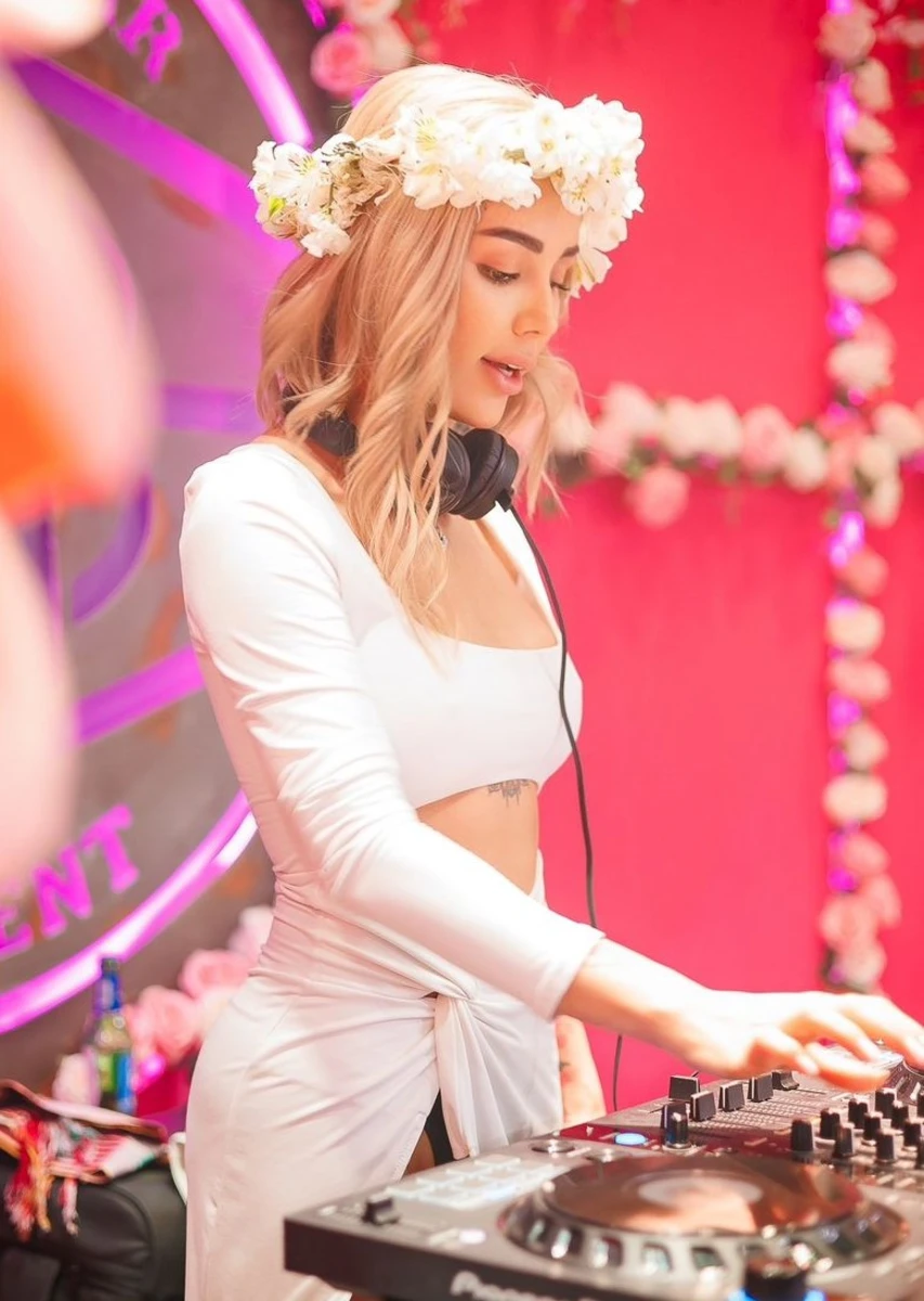 Angela escort in Frankfurt