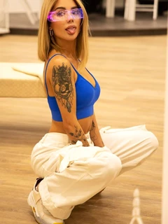 Angela escort in Frankfurt