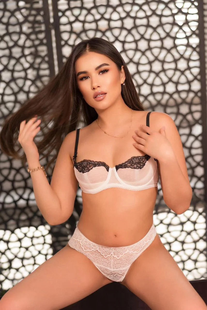 Ariella escort in Hanover