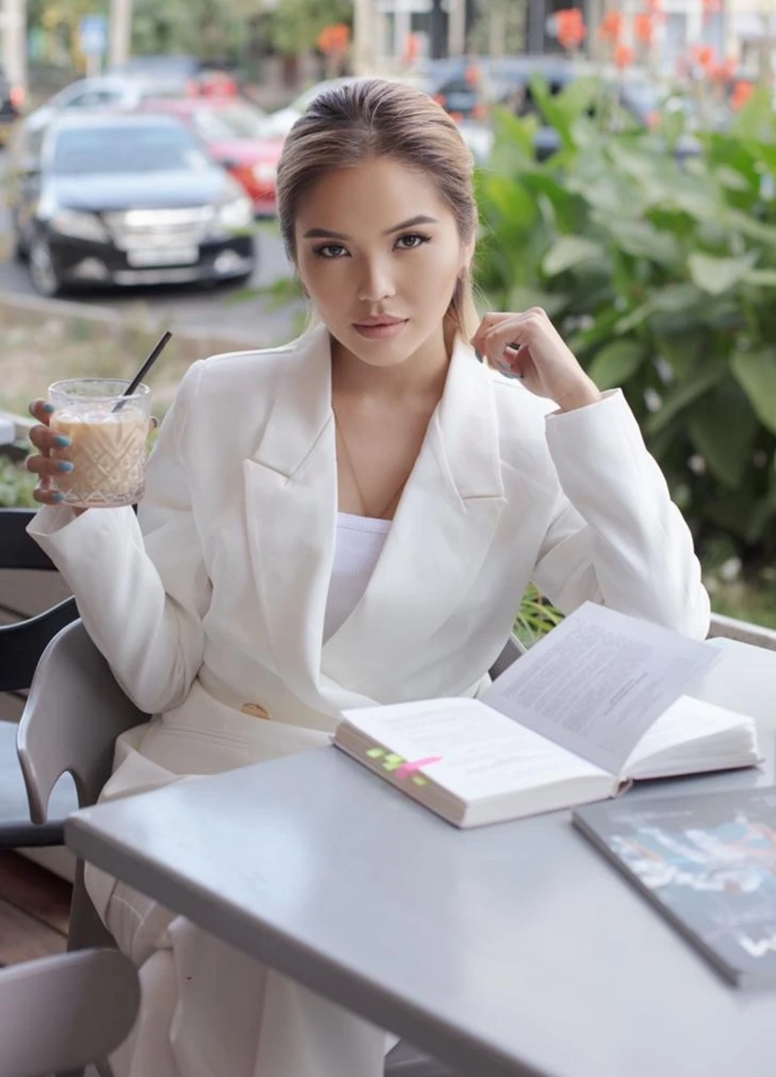 Asty escort in Frankfurt