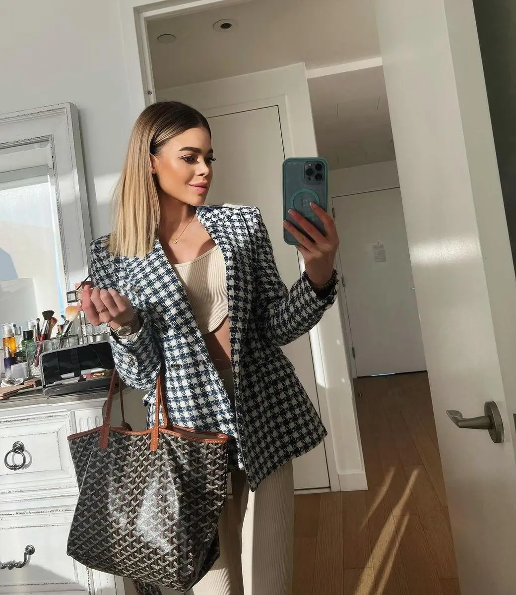 Cara escort in Munich