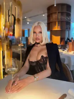 Eleanor escort in Berlin