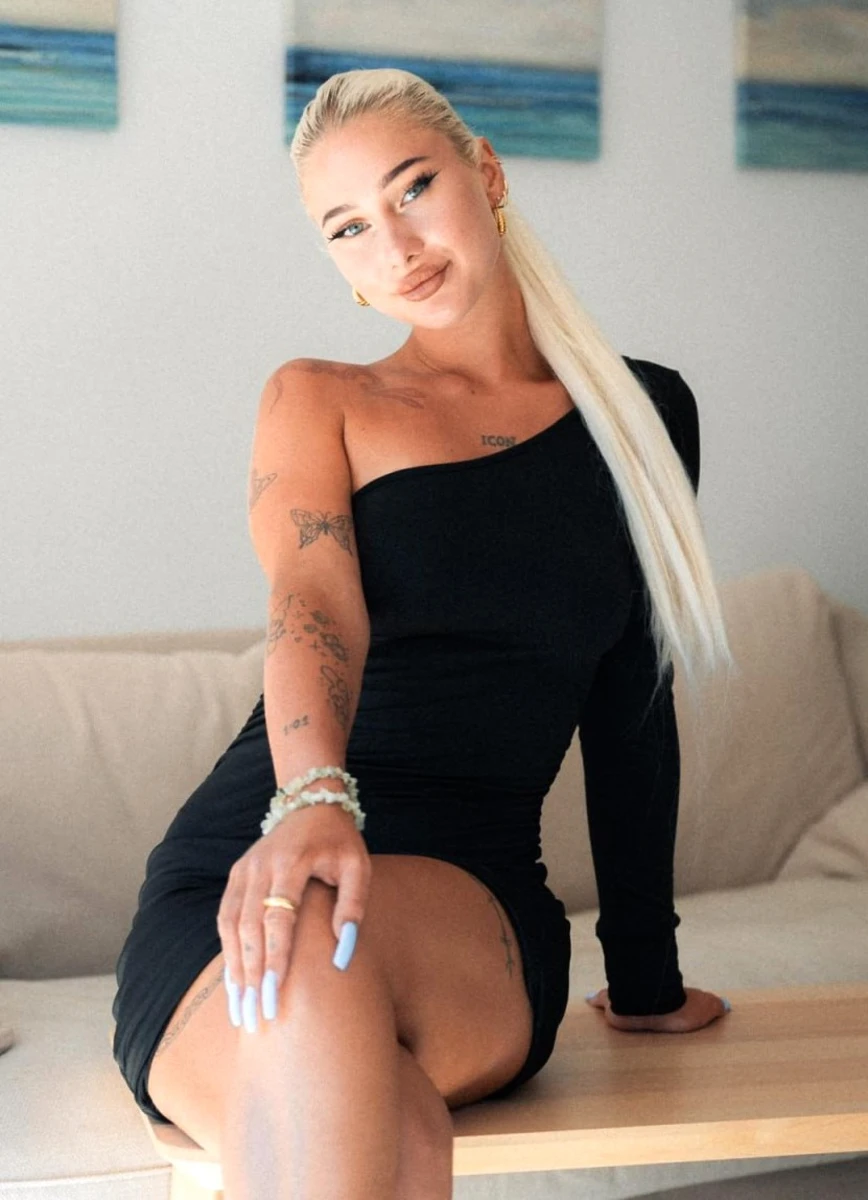 Elina escort in Düsseldorf