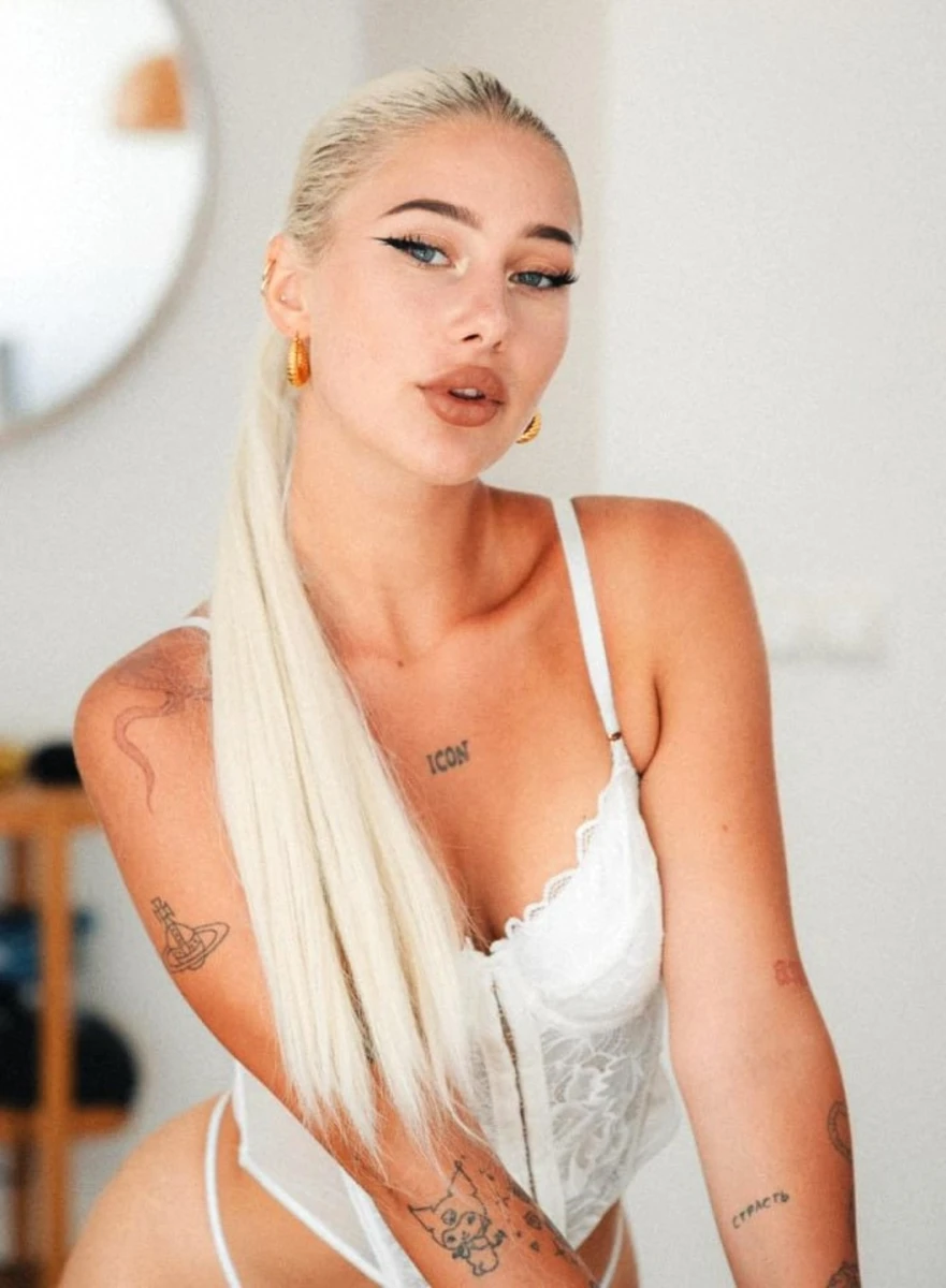 Elina escort in Düsseldorf