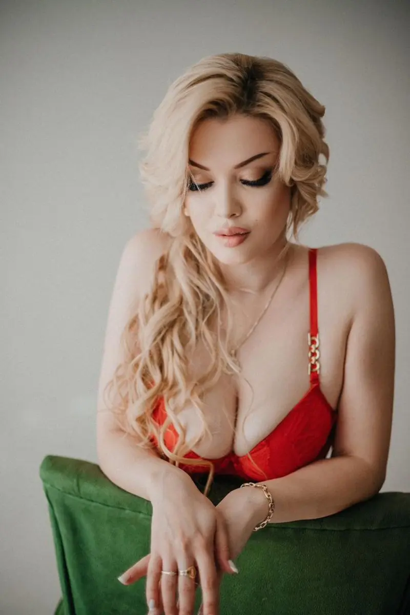 Karolina escort in Cologne