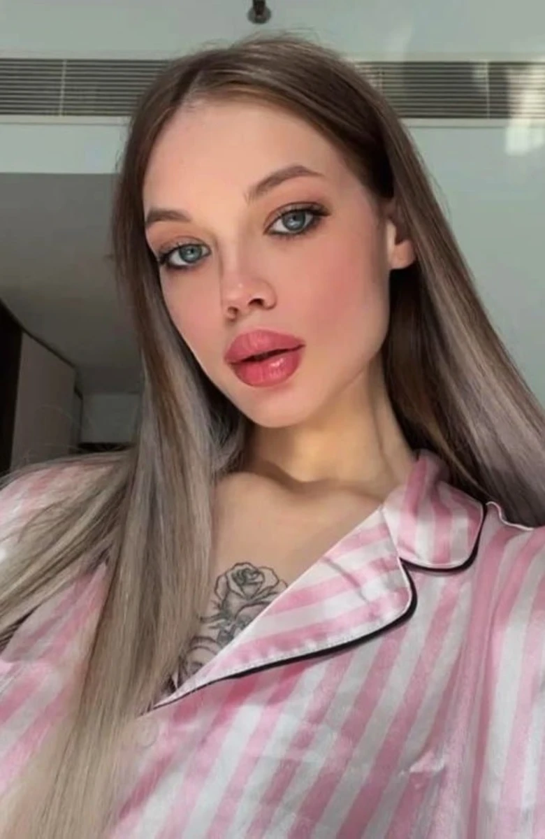 Милана escort in Frankfurt