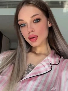 Милана escort in Frankfurt