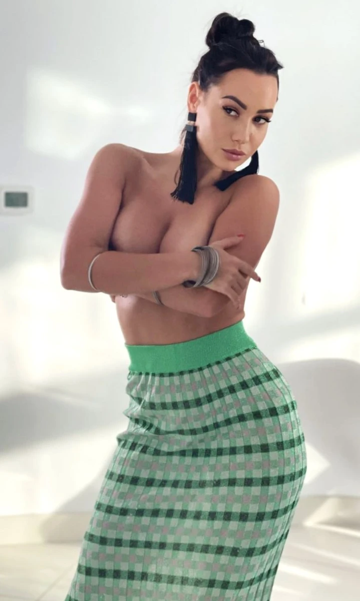 Lara escort in Cologne