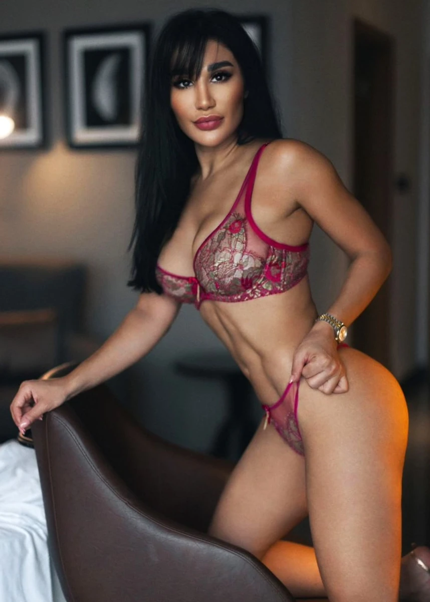 Mariyam escort in Düsseldorf