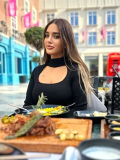 Maya escort in Hamburg