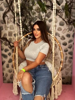 Maya escort in Hamburg