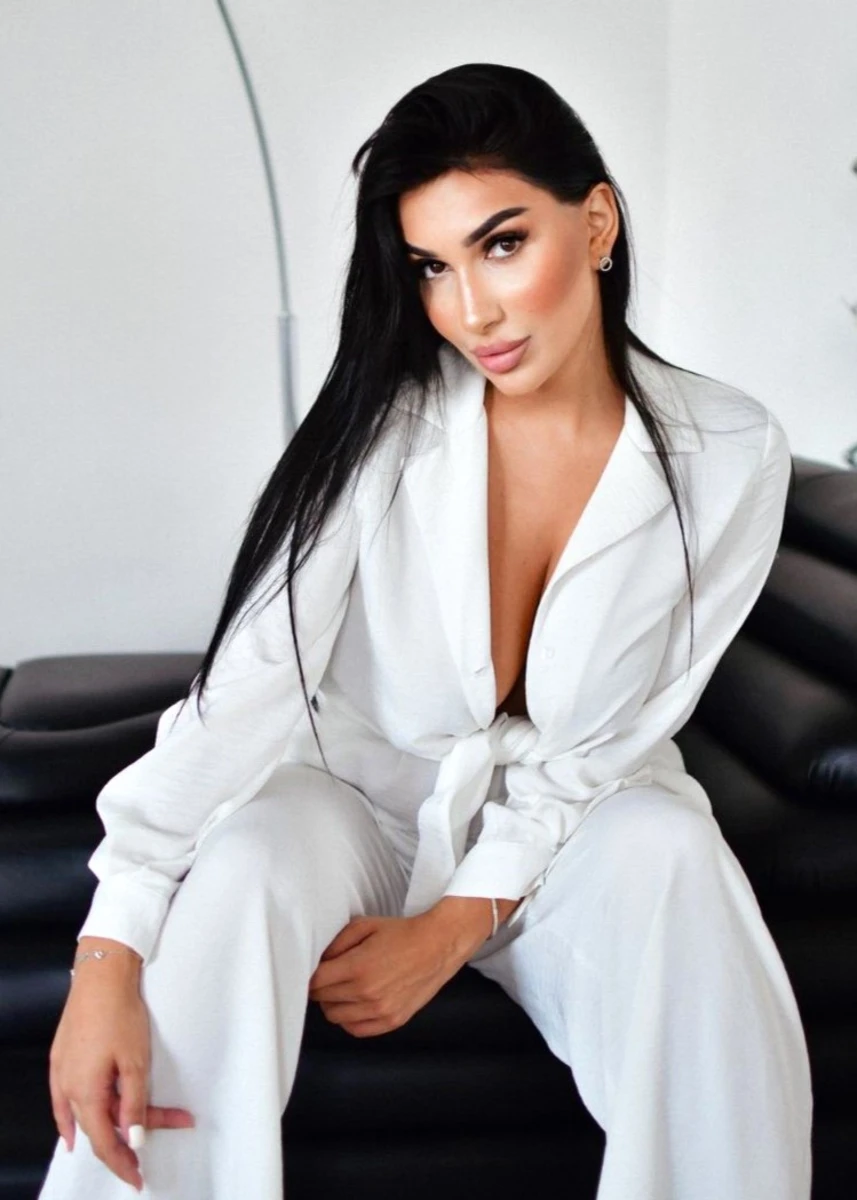 Naomi escort in Dresden