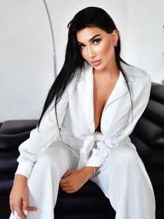 Naomi escort in Dresden