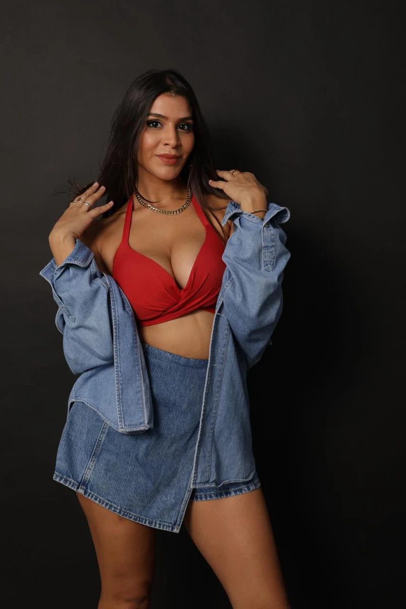 Nayla escort in Regensburg