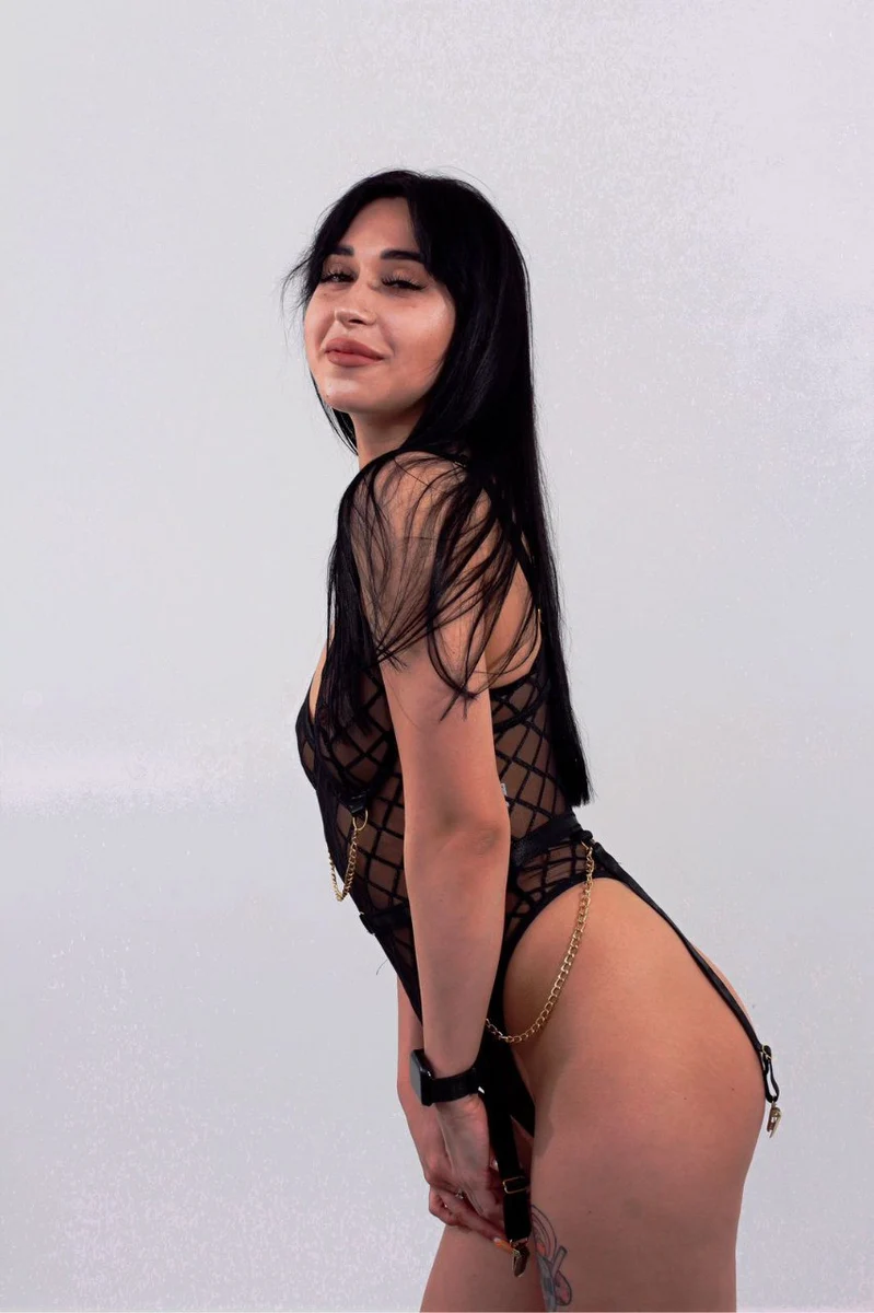 Nelli escort in Hanover