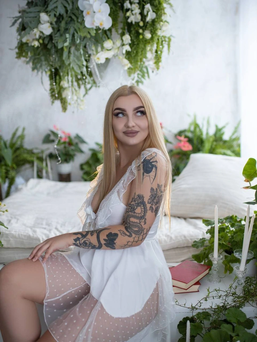 Nesty escort in Berlin