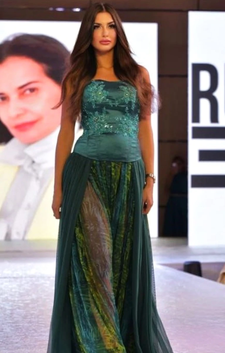 Ninnel escort in Frankfurt