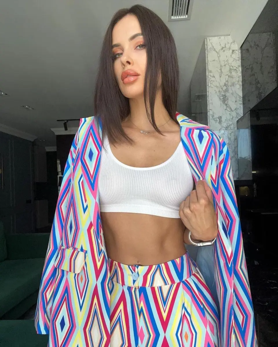 Yasmine escort in Berlin