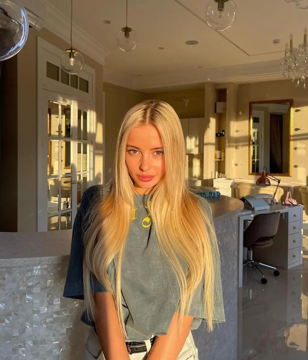 Zora escort in Berlin