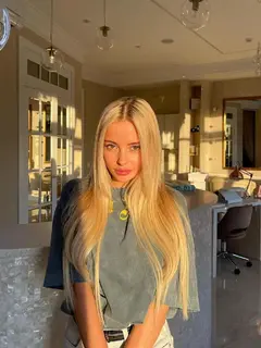 Zora escort in Berlin