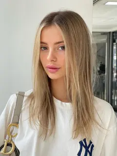 Zora escort in Berlin